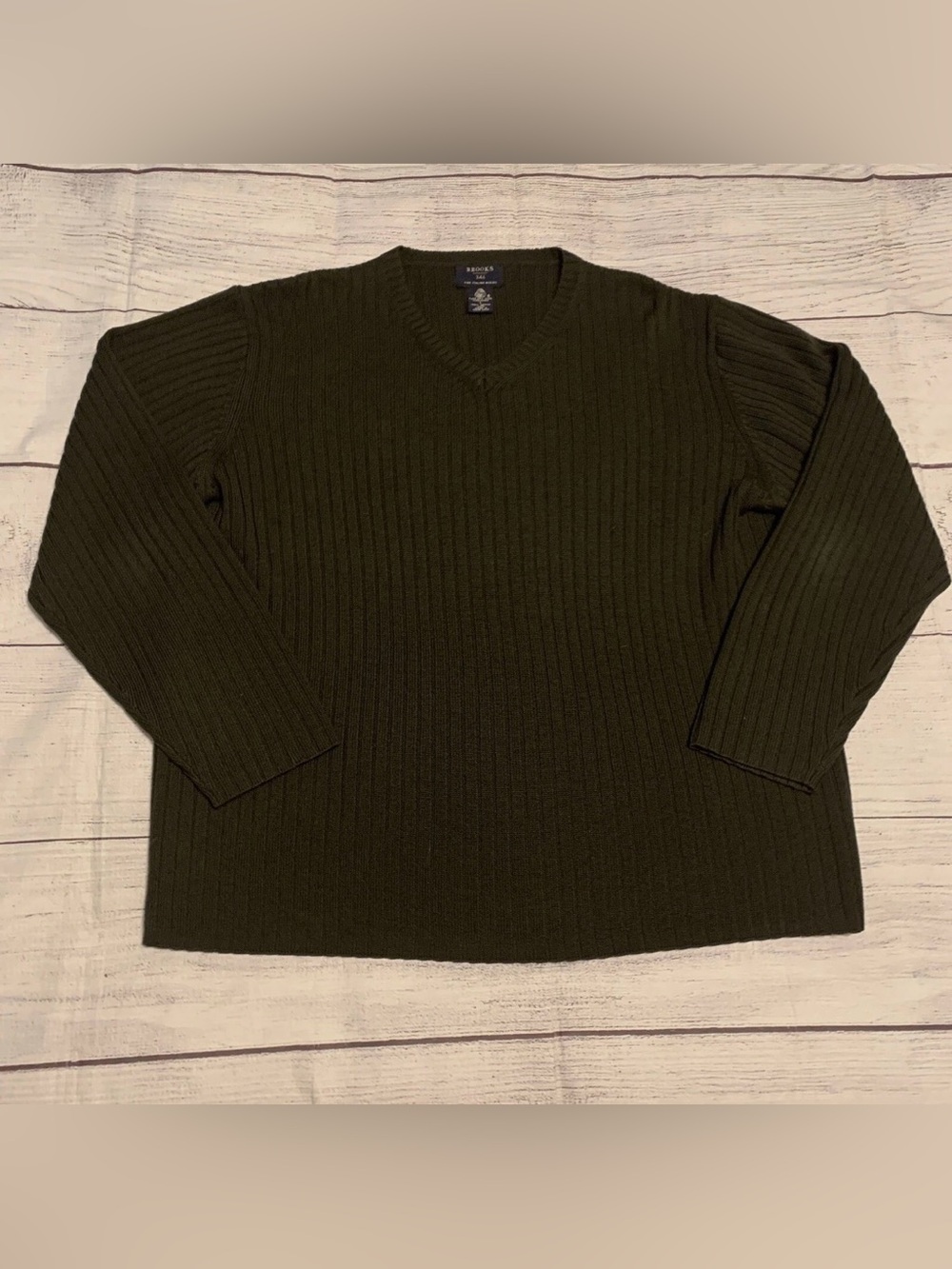 Brooks 346 Merino Wool Mens Size Large V Neck Ribbed Sweater Pullover Green